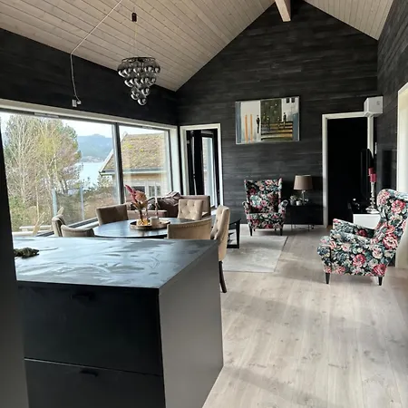 Flotte Hytter Ved Sjoen *